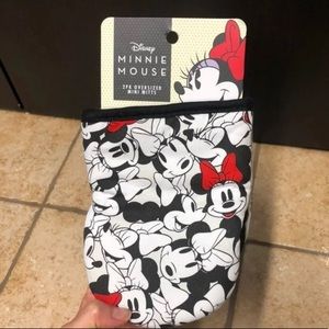 NEW Disney Minnie Mouse Oven Mitts Set